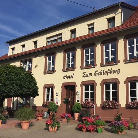 Hotel Restaurant Zum Schlossberg Wadern Buitenkant foto