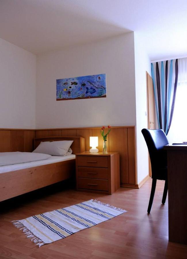 Hotel Restaurant Zum Schlossberg Wadern Buitenkant foto