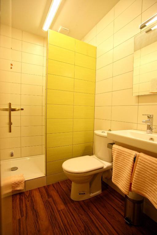 Hotel Restaurant Zum Schlossberg Wadern Kamer foto