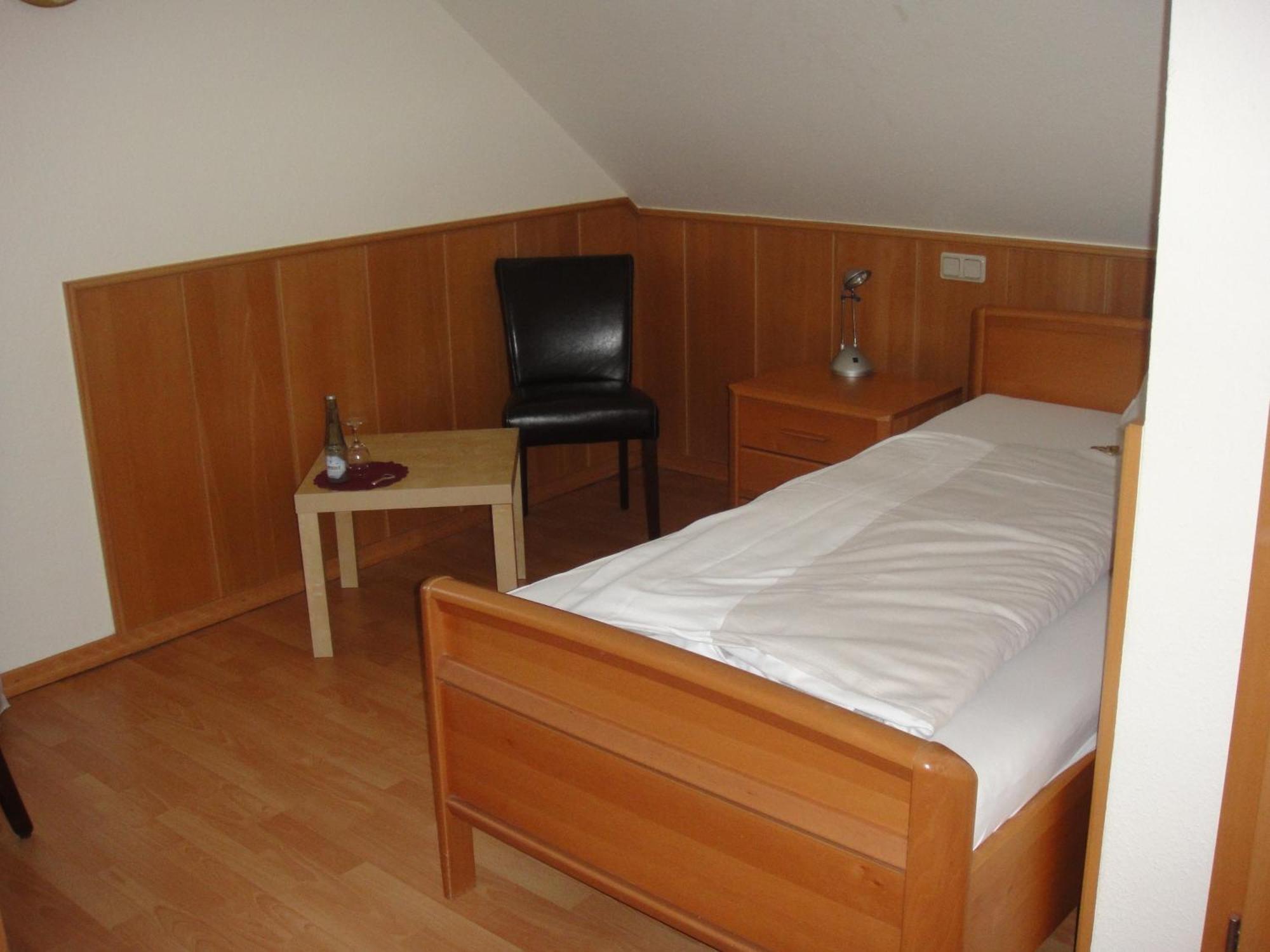 Hotel Restaurant Zum Schlossberg Wadern Buitenkant foto