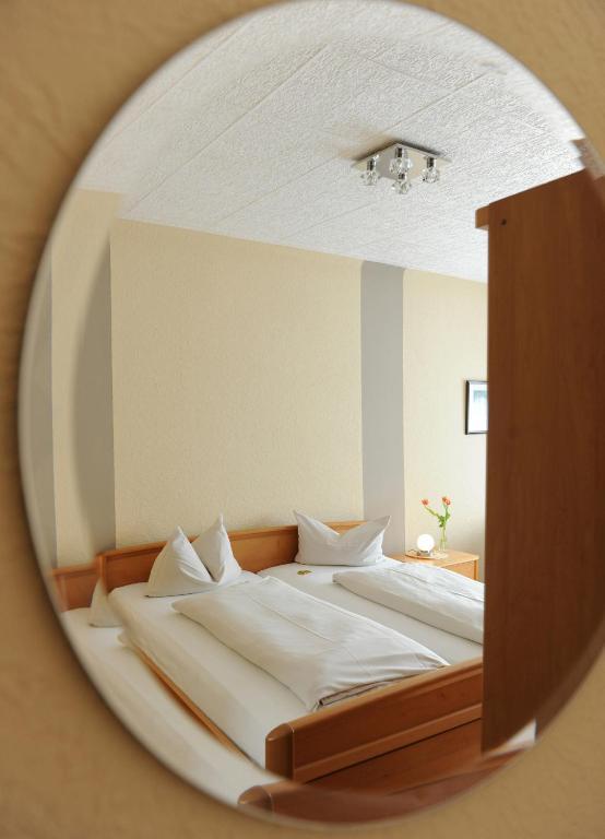 Hotel Restaurant Zum Schlossberg Wadern Buitenkant foto