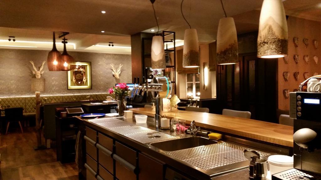 Hotel Restaurant Zum Schlossberg Wadern Buitenkant foto