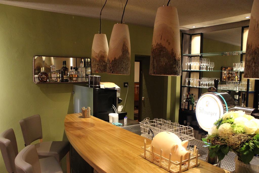 Hotel Restaurant Zum Schlossberg Wadern Buitenkant foto
