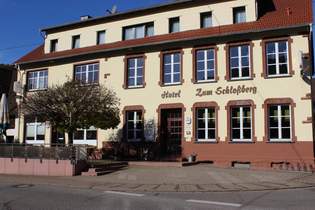 Hotel Restaurant Zum Schlossberg Wadern Buitenkant foto