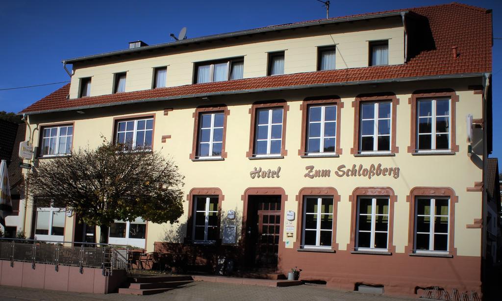 Hotel Restaurant Zum Schlossberg Wadern Buitenkant foto